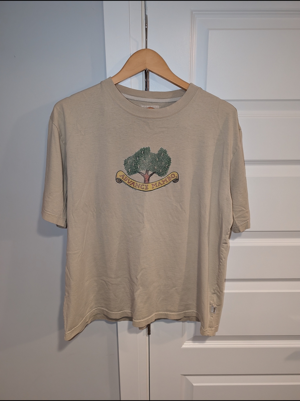 Vintage 2000 Mambo Australian Beer Tree T-shirt